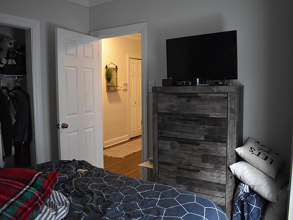 2nd image of 3845 N Greenview Ave #T92gbjdmz