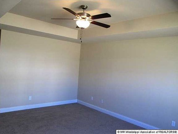 5th image of 2890 N Hartland Dr