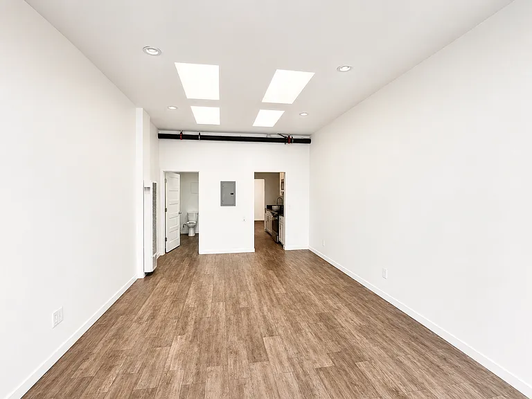 646 Hegenberger Rd #C — Photo 3