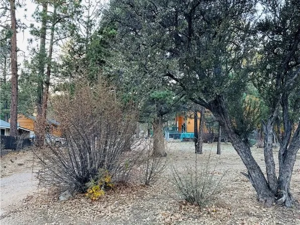 564 Highland Ln, Sugarloaf, CA 92386