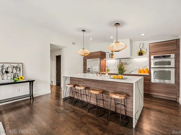 42160 Woodward Ave Unit 39, Bloomfield Hills, MI 48304