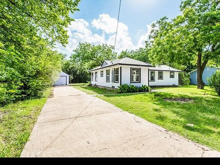 2338 Longhorn St — Photo 4