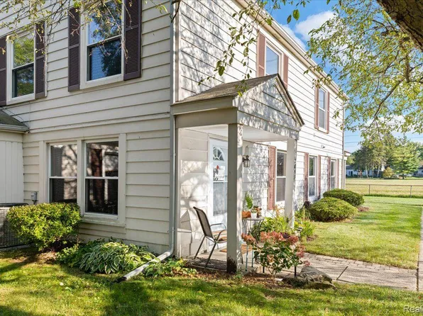 2855 Glenwood Ct, Orion, MI 48360