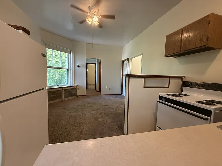 709 E 1st St #6 — Photo 3