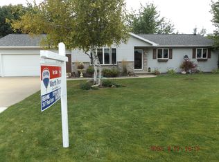 W5533 Sumac Ln, APPLETON, WI 54915