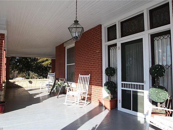 4th image of 132 Old Town Ln