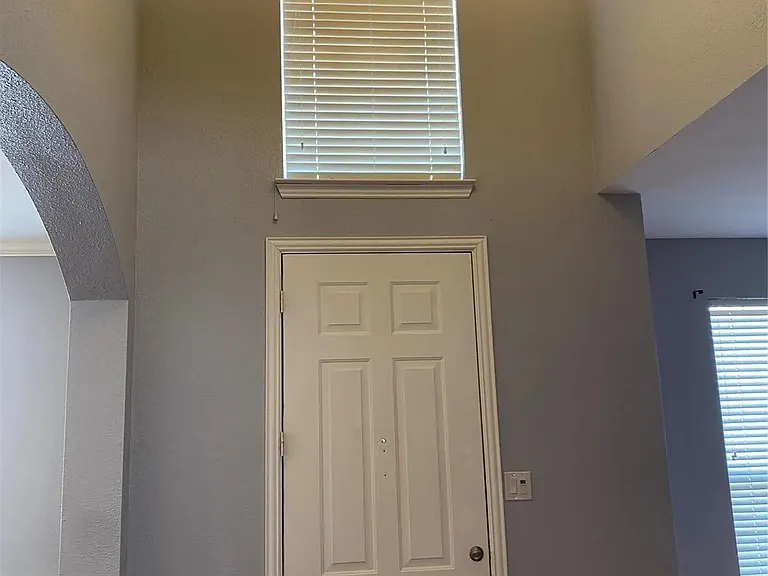7852 Rainbow Falls Dr — Photo 2