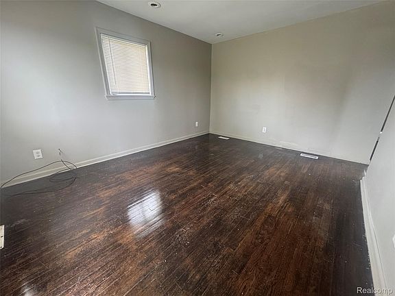 4th image of 3957 13th St