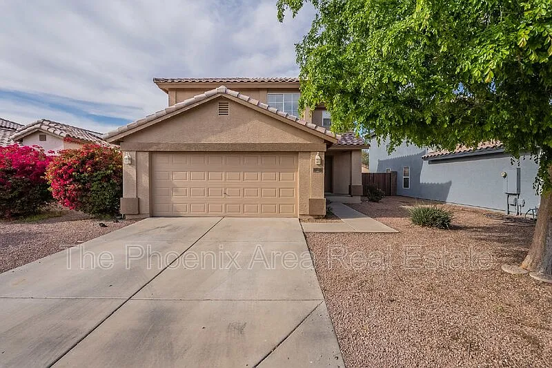 4 bed, 2.5 bath, 1355 sqft, $1,645 — Photo 2
