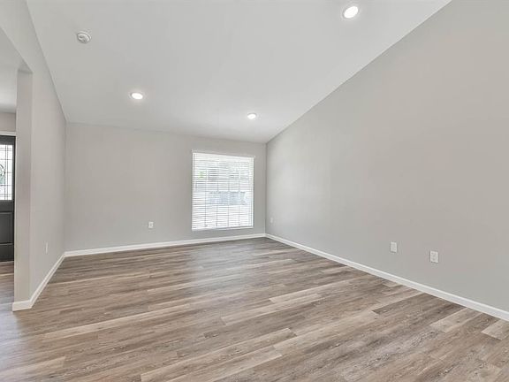 5th image of 3215 Rockyridge Dr
