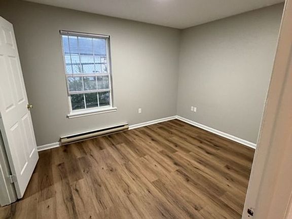 4th image of 224 Patsy Dr APT 2