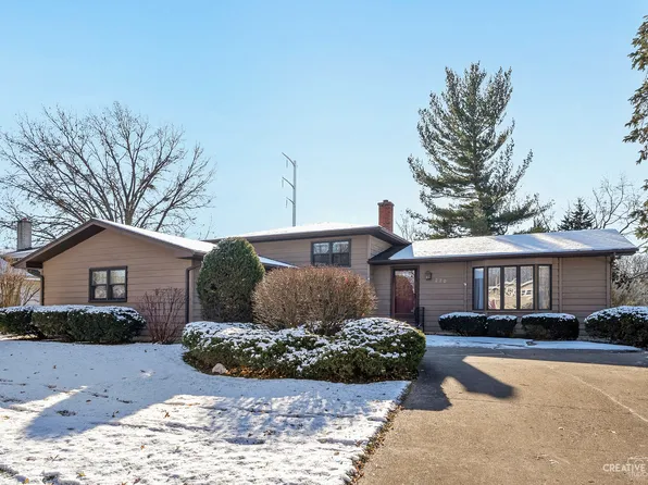 220 Tupelo Ave, Naperville, IL 60540