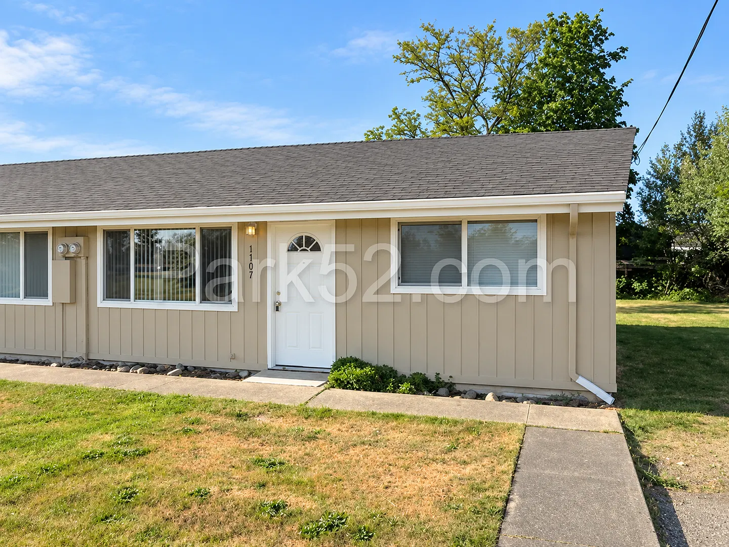 1st Full Month's Rent FREE! Tacoma Area 2 Bedroom 1 Bathroom Duplex — Photo 2