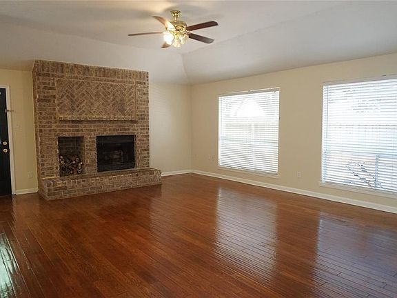 3rd image of 324 Knoll Forest Dr
