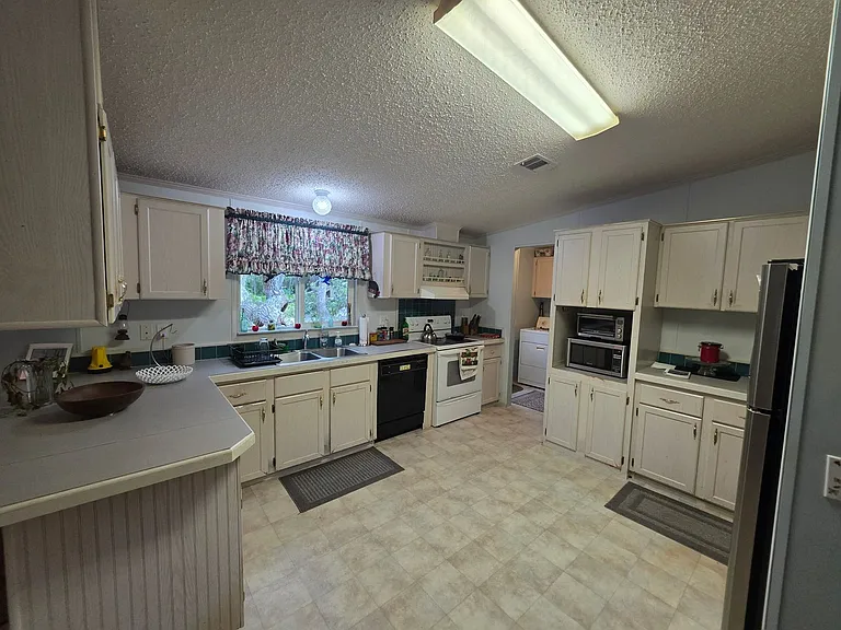 858 E Winnetka St — Photo 25