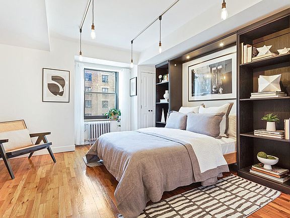 4th image of 315 W 23rd St APT 2D