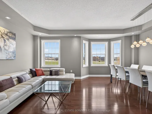 15 Donald Buttress Blvd E, Markham, ON L6C 0J8