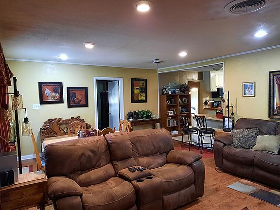 3rd image of 3400 Larkspur Ln