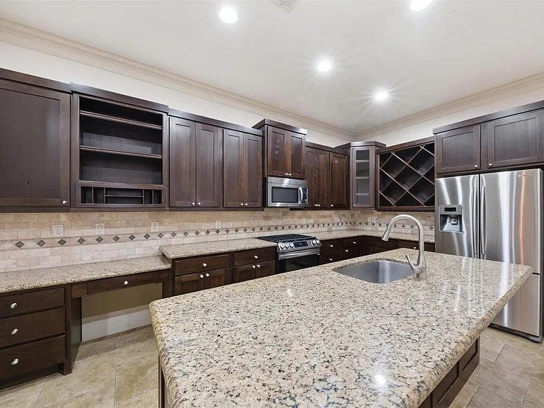 5929 Kansas St — Photo 12