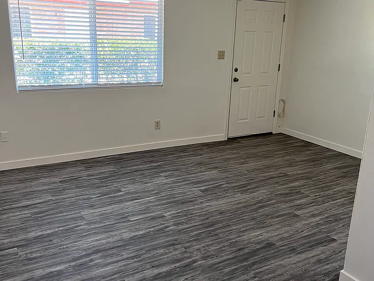 200 E Glenn St #200 — Photo 2