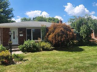 8315 Arnold St, Dearborn Heights, MI 48127