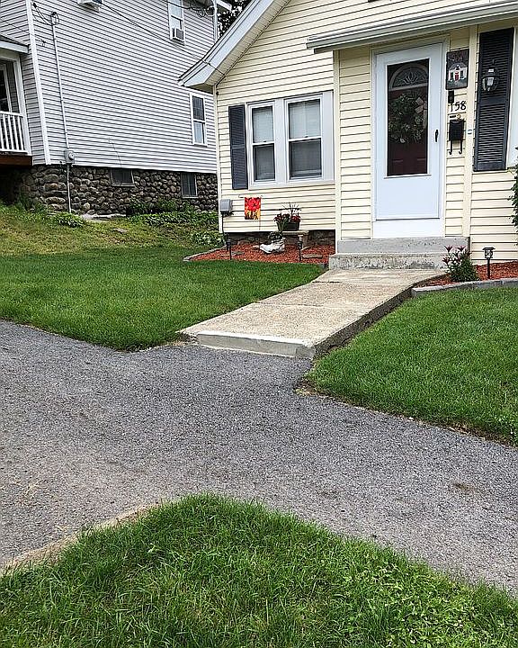 2nd image of 158 King Philip Rd