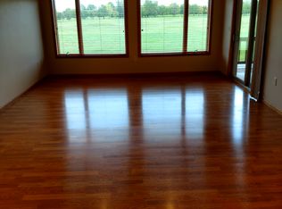 1426 Sharpstone Dr, Mitchell, SD 57301