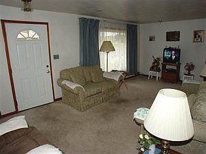 3rd image of 129 Fernwood Dr