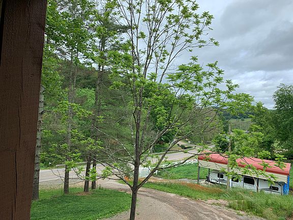 3rd image of 467 Forge Creek Rd