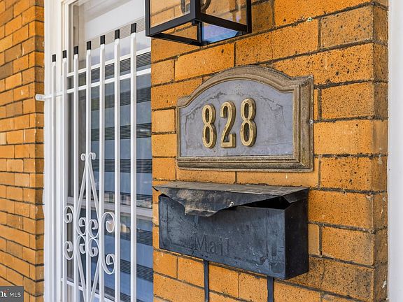 3rd image of 828 Chauncey Ave