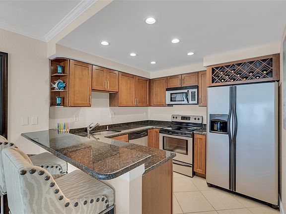 5th image of 2900 NE 30th Street #J-9