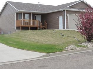40 McGinnis Way, Bismarck, ND 58504