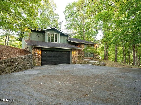 3rd image of 310 White Cap Ln