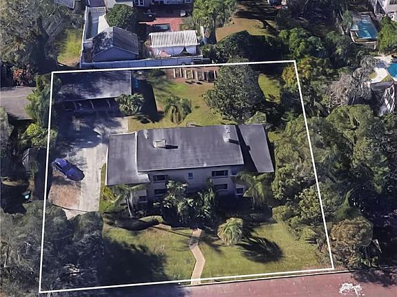 2nd image of 828 Laurel Ave