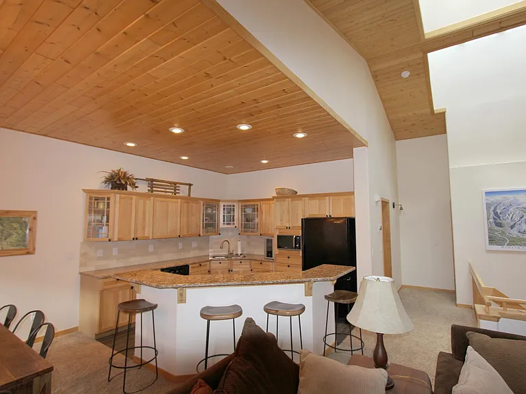 104 Clover Ln — Photo 9