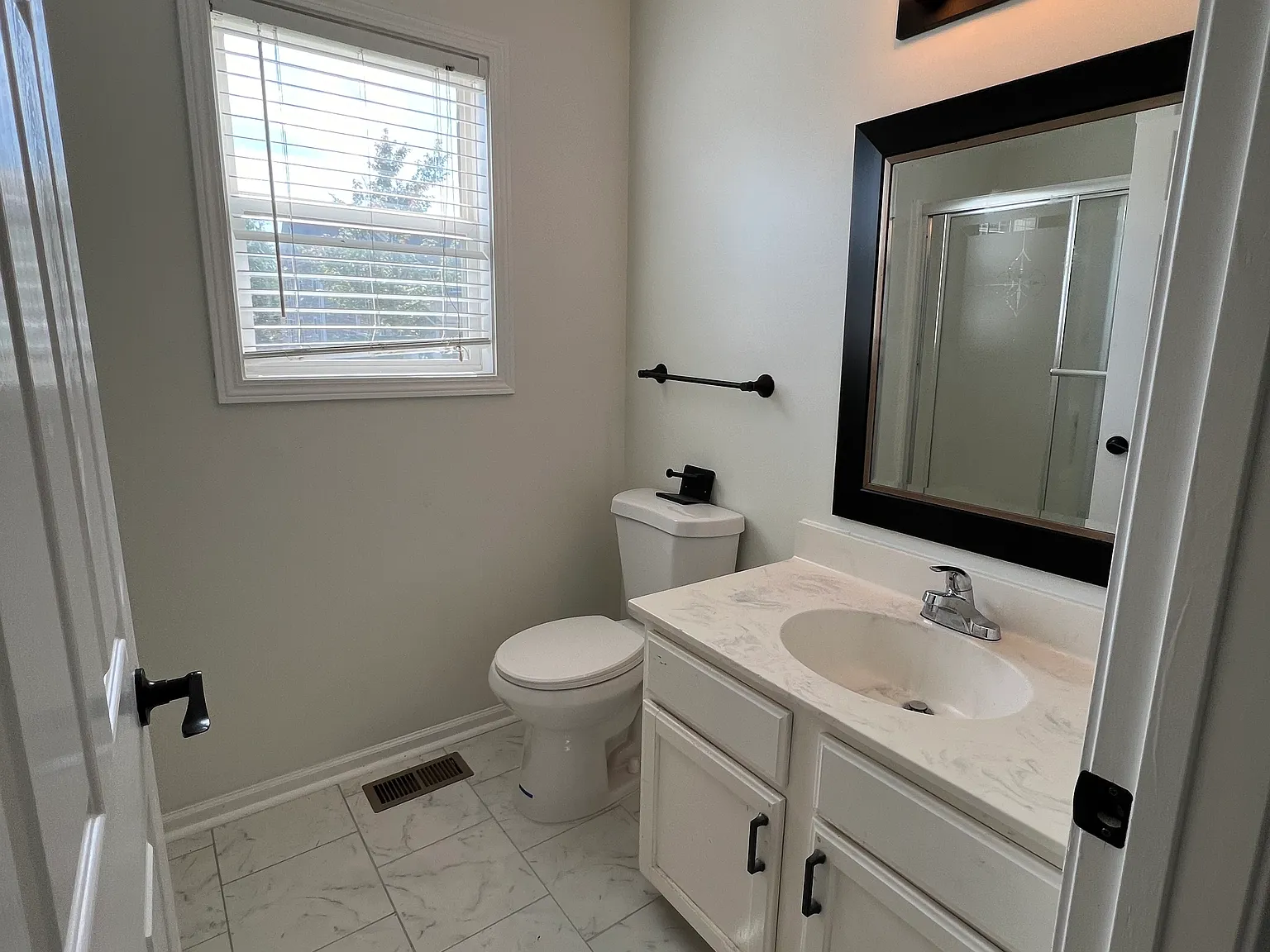 3 bed, 1600 sqft, $2,100 — Photo 4
