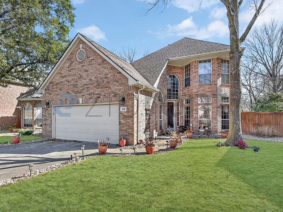 1st image of 909 Parker Dr