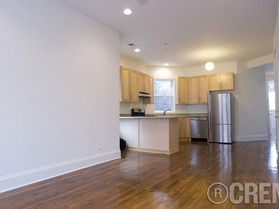 3rd image of 3646 N Hermitage Ave #2