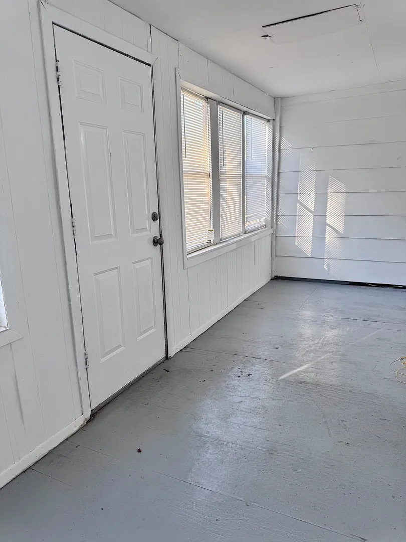 341 E Henry St — Photo 1
