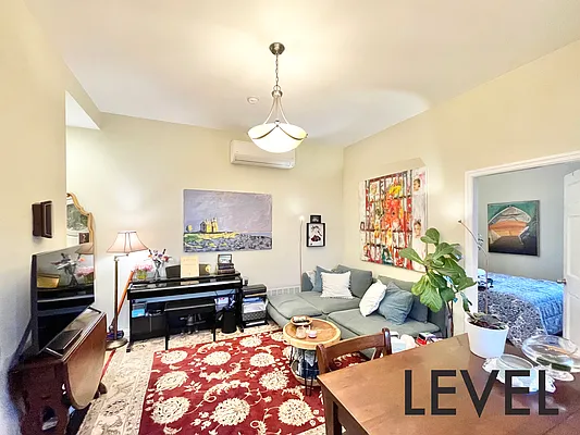 Rented by Level Group | media 1