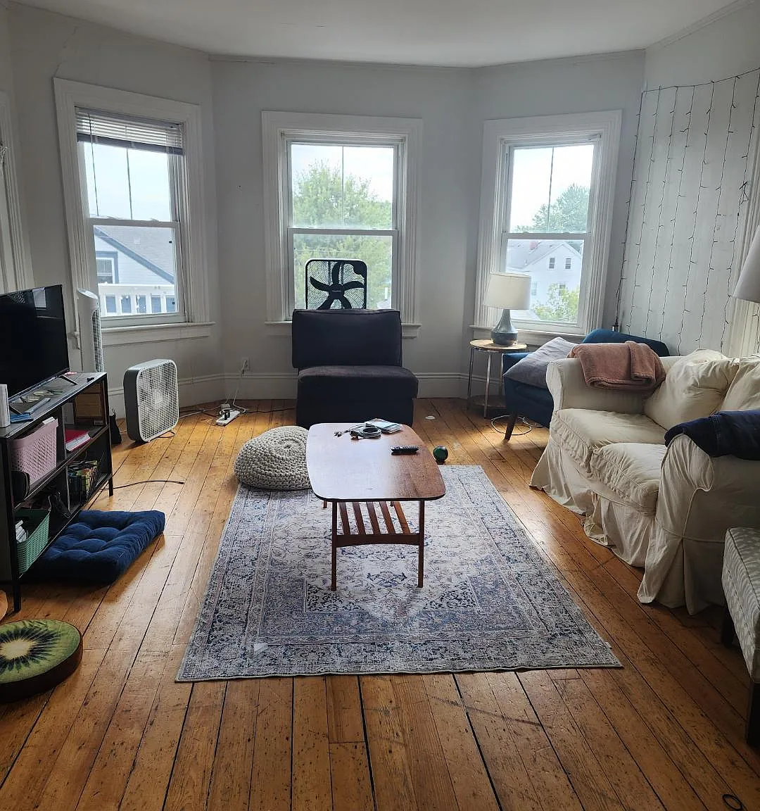 6 bed, 3000 sqft, $5,700 — Photo 2