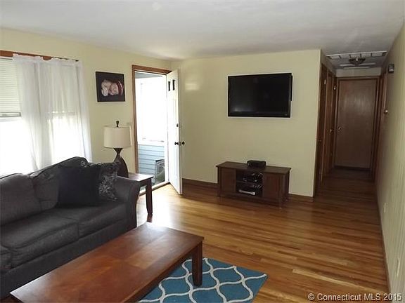 LIVING ROOM / INTERIOR SPAC...