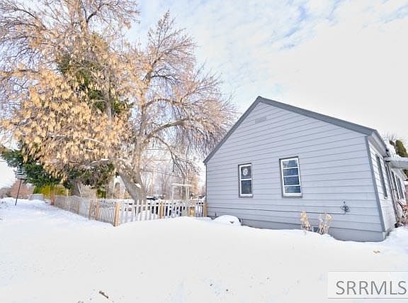 2nd image of 305 E 17th St