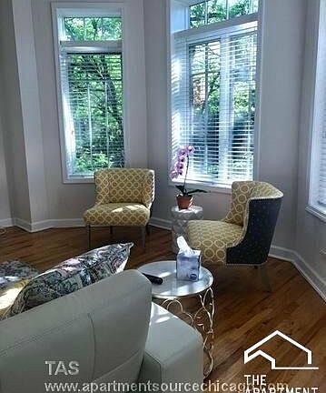 4th image of 2049 N Sheffield Ave APT 3