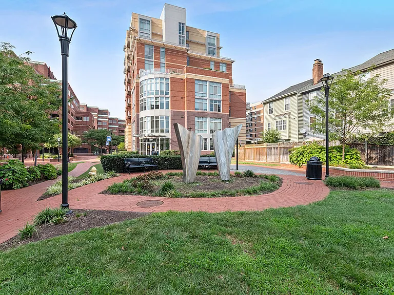 The Bradley Braddock Road Station Apartments — Photo 25