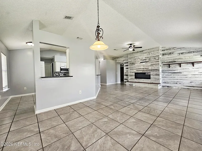 13041 Staffordshire Dr S — Photo 4
