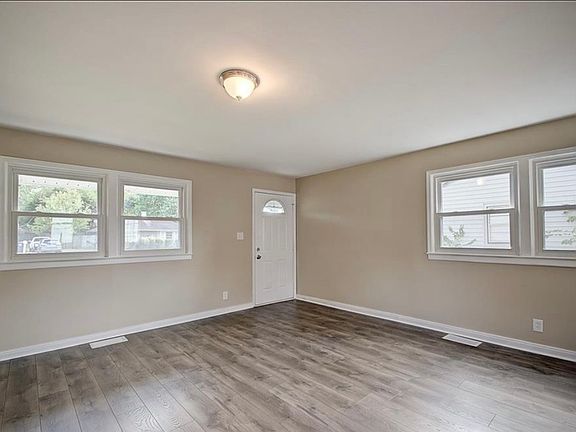 4th image of 8218 E 50th St