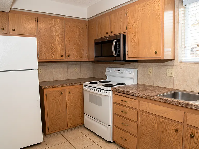 4919 Davenport St #3 — Photo 12