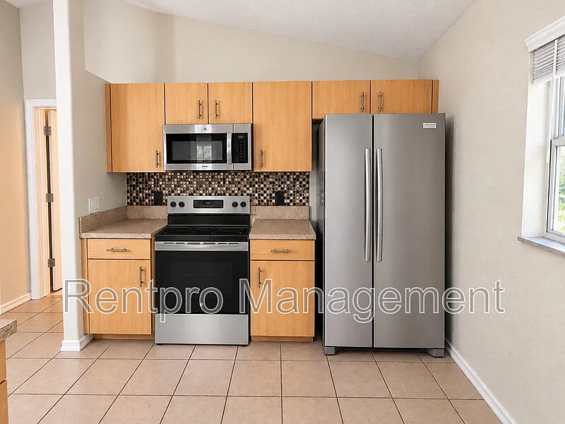 3 bed, 2.0 bath, 1600 sqft, $1,999 — Photo 2
