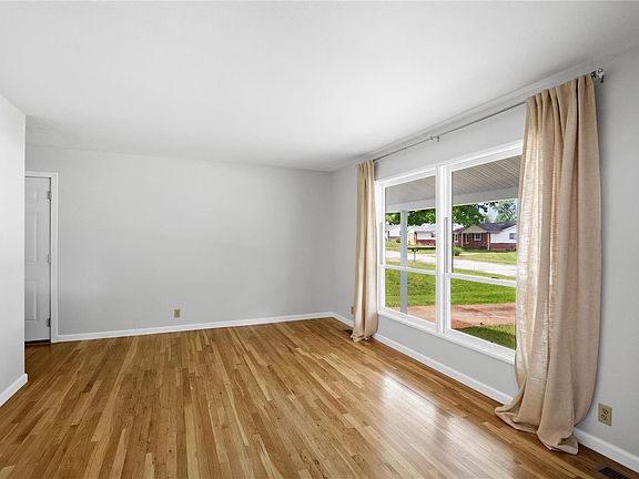 3rd image of 3015 Churchill Dr
